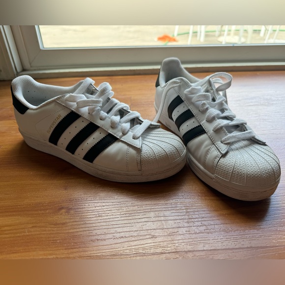 Adidas Superstar white core black stripes size 8.5 Women’s - Picture 1 of 6